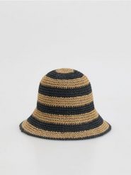 Pleciony kapelusz - czarny. Czarne kapelusze Reserved, bez wzorów. Za 79.99 zł.