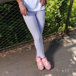 Legginsy fitness damskie ADIDAS. Fioletowe legginsy adidas, bez wzorów, z bawełny, sportowe. W wyprzedaży za 69.99 zł.