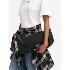Torebka Reebok. Czarne torebki klasyczne Reebok, bez wzorów, klasyczne, bez dodatków. Za 129.99 zł.