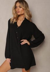 Czarna Pudełkowa Sukienka Oversize Ozdobiona Guziczkami Eudoratte. Czarne sukienki Renee, na co dzień, s, bez wzorów, eleganckie, bez kołnierzyka, bez ramiączek, mini, oversize. W wyprzedaży za 55.99 zł.