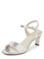 Tamaris Sandały Kobiety Syntetyczny srebrny jednolity, 36. Szare sandały Tamaris, bez wzorów, ze skóry, eleganckie, bez obcasa, bez zapięcia. Za 249.95 zł.