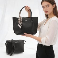 Torebka plus kosmetyczka damska Rieker, ze skóry ekologicznej o klasycznej formie z podwójnymi uchwytami i odpinanym paskiem praktyczna na co dzień i. Czarne shopper bag Rieker, bez wzorów, ze skóry ekologicznej, eleganckie, na ramię, bez dodatków. Za 279.00 zł.