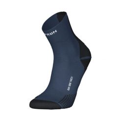 Skarpetki do biegania Kiprun Run 900 średnie grube. Niebieskie skarpetki KIPRUN, bez wzorów, z dzianiny. Za 39.99 zł.