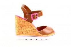 Sandały Dijean 457 720 At. Hazelnt Mag, Brąz, Skóra ekologiczna - 39. Brązowe sandały Dijean, bez wzorów, ze skóry ekologicznej, klasyczne, bez obcasa, na koturnie, bez zapięcia. W wyprzedaży za 26.10 zł.