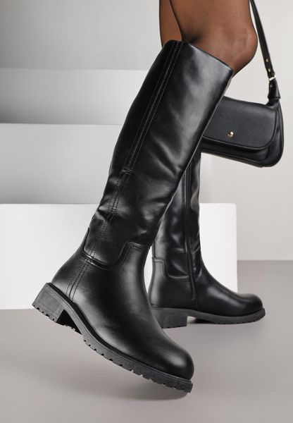 Czarne Dopasowane Kozaki Vices z Imitacji Skóry w Stylu Basic Lonavie. Czarne kozaki Renee, z aplikacjami, z jeansu, bez obcasa, na płaskiej podeszwie, bez zapięcia. Za 109.99 zł.