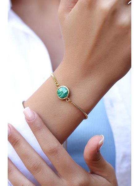 L'Atelier de Gaia Pozłacana bransoletka z malachitem rozmiar: onesize. Zielone bransoletki L'Atelier de Gaia, z malachitem, pozłacane. Za 83.62 zł.