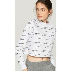 Bluza z nadrukiem all over - Biały. Bluzy bez kaptura marki Sinsay. W wyprzedaży za 29.99 zł.