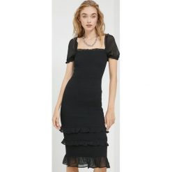Abercrombie & Fitch sukienka kolor czarny mini dopasowana. Czarne sukienki Abercrombie & Fitch, l, bez wzorów, bez kołnierzyka, bez ramiączek, mini, dopasowane. W wyprzedaży za 453.99 zł.