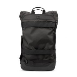 Plecak na deskorolkę Rolltop BP500 ze zintegrowanym narzędziem. Czarne plecaki Decathlon, bez wzorów, z materiału, duże, bez dodatków. Za 179.99 zł.