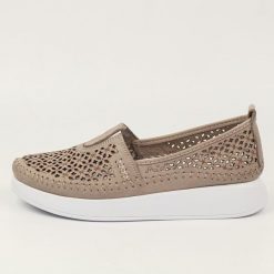 Szare skórzane półbuty damskie T.Sokolski 712. Szare półbuty wsuwane Sokolski, na lato, w ażurowe wzory, z jeansu, eleganckie, bez obcasa. Za 249.00 zł.
