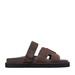 Klapki GINO ROSSI. Brązowe klapki Gino Rossi, bez wzorów, bez obcasa, bez zapięcia. Za 179.99 zł.