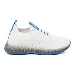 Białe buty sportowe z niebieską podeszwą. Białe buty treningowe bez wzorów, z materiału, bez zapięcia. Za 151.58 zł.