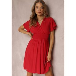 Bordowa Sukienka z Wiskozy Jadith. Czerwone sukienki Renee, l, bez wzorów, z wiskozy, bez kołnierzyka, bez ramiączek, mini, kopertowe. W wyprzedaży za 47.99 zł.