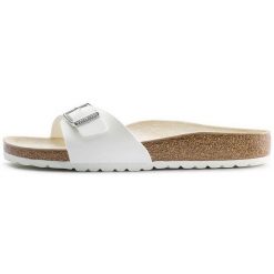 Klapki damskie Birkenstock Madrid BF. Białe klapki Birkenstock, bez wzorów, z materiału, eleganckie, bez obcasa, bez zapięcia. Za 279.00 zł.