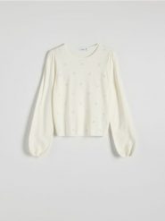Sweter z ozdobnymi aplikacjami - złamana biel. Swetry Reserved, l, z aplikacjami, z dzianiny, bez ramiączek. W wyprzedaży za 59.99 zł.
