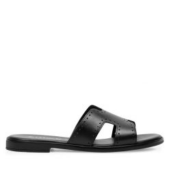Klapki Lasocki. Czarne klapki Lasocki, bez wzorów, bez obcasa, bez zapięcia. Za 119.99 zł.