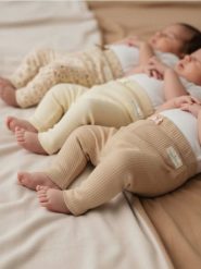 Legginsy 3 pack - kremowy. Białe legginsy sportowe Sinsay, l, bez wzorów. W wyprzedaży za 24.99 zł.