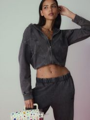 4F Bluza dresowa regular z kapturem damska - szara L. Szare bluzy z kapturem 4f, l, bez wzorów, z dresówki, z kapturem, na fitness i siłownię. Za 199.99 zł.