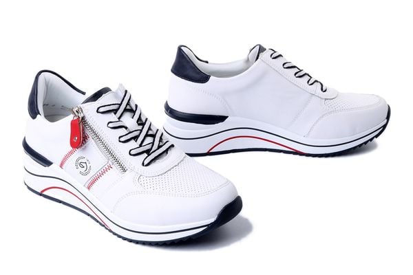 RIEKER REMONTE D0T04-81 white combination, półbuty damskie. Białe półbuty wsuwane Rieker Remonte, bez wzorów, ze skóry, bez obcasa, na koturnie. Za 293.93 zł.