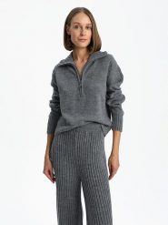 BGN Sweter w kolorze antracytowym rozmiar: 38. Czarne swetry BGN, bez wzorów, bez ramiączek. Za 136.45 zł.