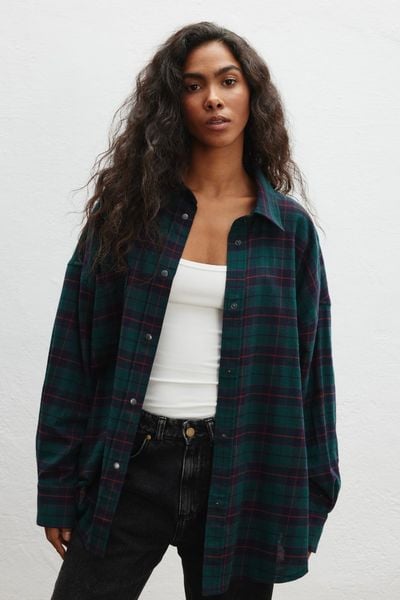 Koszula typu oversize w kratę ZIELONĄ - RENO 9360. Zielone koszule Marsala, m, bez wzorów, z bawełny, klasyczne, bez kołnierzyka, bez ramiączek. Za 329.90 zł.