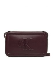 Calvin Klein Torebka Bold Ck Camera Bag LV04F3220G Bordowy. Czerwone listonoszki Calvin Klein, bez wzorów, ze skóry, bez dodatków. Za 299.99 zł.