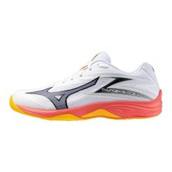 Buty halowe Mizuno Thunder Blade Z. Białe buty do biegania Mizuno, bez wzorów, z gumy, bez zapięcia, do biegania. Za 239.99 zł.