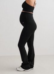 Damskie legginsy ciążowe bezszwowe, w prążki, rozszerzane, wysoki stan czarne. Czarne legginsy AIM'N, bez wzorów, z dzianiny. Za 297.00 zł.
