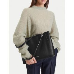 Torebka Lasocki. Czarne torebki klasyczne Lasocki, bez wzorów, klasyczne, bez dodatków. Za 219.99 zł.