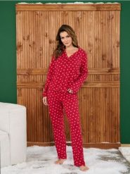 Piżama dwuczęściowa w świąteczne serduszka - czerwony. Czerwone piżamy Sinsay, l, bez wzorów, z bawełny, bez kołnierzyka, bez ramiączek. Za 79.99 zł.