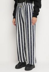 Granatowe Spodnie Iomarpia. Niebieskie jeansy Born2be, l, z aplikacjami, z jeansu, eleganckie, długie. Za 69.99 zł.