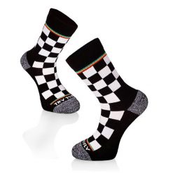 Aktywny styl życia Bawełniane skarpetki SQUARES Biało-czarne. Czarne skarpetki TRY TO FLY, bez wzorów, z bawełny. W wyprzedaży za 59.69 zł.