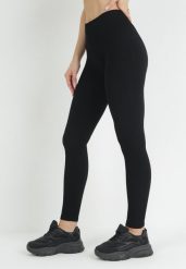 Czarne Prążkowane Legginsy Saleen. Czarne legginsy Born2be, bez wzorów, z jeansu. Za 69.99 zł.