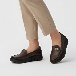 Półbuty damskie Armodo, mokasyny na płaskim obcasie i ze skóry naturalnej, czekoladowo-złote, 10167-S-Czekolada-Zl. Brązowe mokasyny Armodo, bez wzorów, ze skóry. Za 305.99 zł.