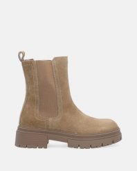BEŻOWE SZTYBLETY Z ZAMSZU TW23W8850503 SAN. Brązowe botki Venezia, bez wzorów, ze skóry, bez obcasa, bez zapięcia. Za 239.00 zł.
