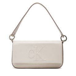 Torebka Calvin Klein Jeans. Torebki klasyczne Calvin Klein Jeans, bez wzorów, z jeansu, klasyczne, bez dodatków. Za 239.99 zł.