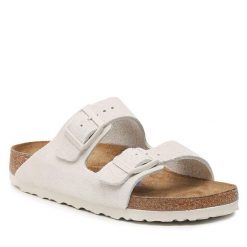 Klapki Birkenstock. Czerwone klapki Birkenstock, bez wzorów, bez obcasa, bez zapięcia. Za 674.99 zł.