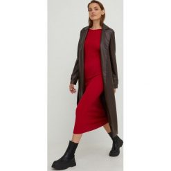 Answear Lab płaszcz damski kolor brązowy przejściowy. Brązowe płaszcze Answear Lab, l, bez wzorów, klasyczne, bez kaptura. Za 499.99 zł.