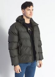 Kurtka zimowa unisex zielona RAINS PUFFER JACKET. Zielone kurtki Rains, na zimę, m, bez wzorów, z gumy, casualowe, z kapturem. Za 1,146.99 zł.