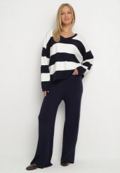 Granatowy Dzianinowy Komplet Szerokie Spodnie i Sweter w Paski Falesea. Niebieskie swetry Born2be, bez wzorów, z bawełny, eleganckie, bez ramiączek. Za 109.99 zł.