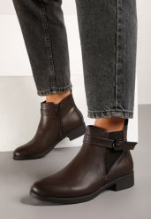 Brązowe Płaskie Botki w Stylu Sztybletów Ozdobione Paskiem z Klamrą Emariane. Brązowe botki Born2be, bez wzorów, z jeansu, eleganckie, bez obcasa, na płaskiej podeszwie, bez zapięcia. W wyprzedaży za 44.99 zł.