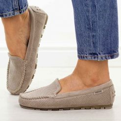 Khaki ażurowe zamszowe mokasyny damskie Potocki 09301. Brązowe mokasyny POTOCKI, w ażurowe wzory, z zamszu. Za 149.00 zł.