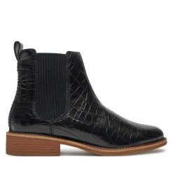Sztyblety Clarks. Czarne botki Clarks, bez wzorów, bez obcasa, na płaskiej podeszwie, bez zapięcia. Za 319.99 zł.