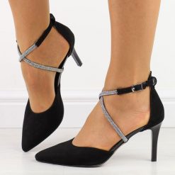 Czarne zamszowe skórzane Polskie szpilki damskie z cyrkoniami Prestige. Czarne szpilki Prestige, bez wzorów, z materiału, eleganckie, bez obcasa, na szpilce, bez zapięcia. Za 369.00 zł.