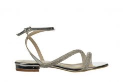 Sandały Bayla-187 1719 Silver 187112, Srebrny, Skóra ekologiczna - 37. Szare sandały Bayla, bez wzorów, z lakierowanej skóry, eleganckie, bez obcasa, na obcasie, bez zapięcia. W wyprzedaży za 179.10 zł.