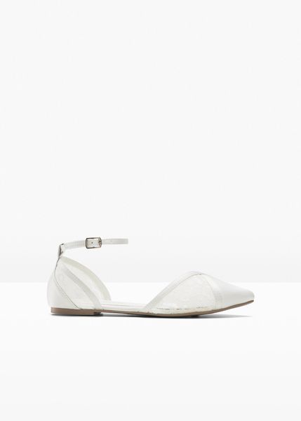 Baleriny. Białe baleriny bonprix, z aplikacjami, z koronki, bez obcasa, bez zapięcia. Za 59.99 zł.