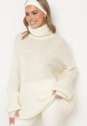 Jasnobeżowy Golf Oversize z Dzianiny z Wełną i Moherem Temittes. Brązowe swetry Born2be, bez wzorów, z dzianiny, eleganckie, bez ramiączek. W wyprzedaży za 169.99 zł.