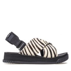 Sandały Shaka. Białe sandały Shaka, bez wzorów, bez obcasa, na płaskiej podeszwie, bez zapięcia. Za 419.99 zł.