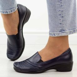 Granatowe skórzane Polskie półbuty damskie Gregors 421. Czarne półbuty wsuwane GREGORS, na wiosnę, bez wzorów, z jeansu, biznesowe, bez obcasa, na koturnie. Za 349.00 zł.