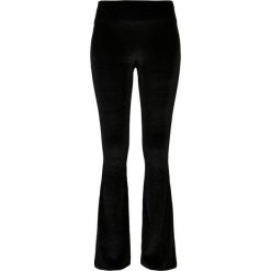 Damskie legginsy z wysoką talią Urban Classics velvet boot (GT). Czarne legginsy Urban Classics, bez wzorów, z weluru. Za 148.00 zł.